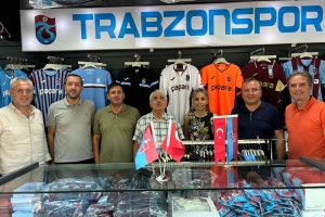 Trabzonspor un Mobil Mağazasına Sakarya Trabzonlular Derneğinden Destek Ziyareti