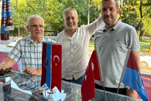 Trabzonspor un Mobil Mağazasına Sakarya Trabzonlular Derneğinden Destek Ziyareti