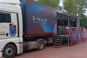 Trabzonspor un Mobil Mağazasına Sakarya Trabzonlular Derneğinden Destek Ziyareti