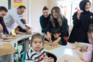  Kadın Kollarımız 3 Aralık Dünya Engelliler Gününde Kanada Özel Eğitim Uygulama Okulunda 