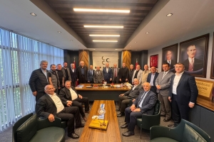 rabzonlular Derneği Yönetim Kurulu Başkanı Dr.İsmet Kartal ve dernek yönetim kurulu üyeleri, Milliyetçi Hareket Partisi (MHP) Sakarya İl Başkanı Oğuz Alkaş'ı ve MHP İl Yönetim Kurulu'nu makamında ziyaret etti.