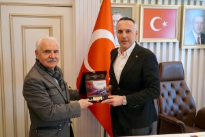 Trabzonlular Derneği Yönetim Kurulu Başkanı Op.Dr.İsmet Kartal ve dernek yönetim kurulu, AK Parti Sakarya İl Başkanı Yunus Tever i ziyaret etti