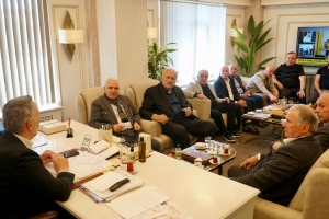 Trabzonlular Derneği Yönetim Kurulu Başkanı Op.Dr.İsmet Kartal ve dernek yönetim kurulu, AK Parti Sakarya İl Başkanı Yunus Tever i ziyaret etti