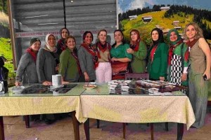 Derneğimiz Kadın Kollarından Aşure İkramı...