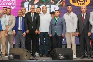  Trabzonlular festivalde fidan dağıtımıyla farkındalık yarattı..