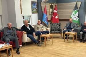 Sakarya Trabzonlular Derneği Yönetim Kurulu, Başkan İsmet Kartal ve başkan yardımcılarının önderliğinde aylık toplantısını gerçekleştirdi