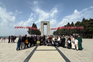 Sakarya Trabzonlular Derneğinden Çanakkale Şehitlerine Anlamlı Ziyaret