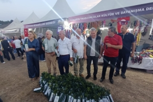  Trabzonlular festivalde fidan dağıtımıyla farkındalık yarattı..