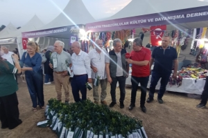  Trabzonlular festivalde fidan dağıtımıyla farkındalık yarattı..
