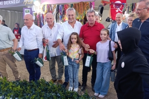  Trabzonlular festivalde fidan dağıtımıyla farkındalık yarattı..