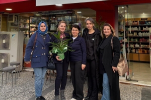 Kadın kollarından ziyaretler