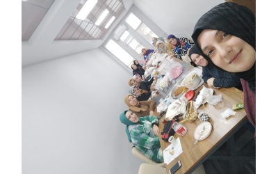 Gülay ARMAN Hocamız ve Kursiyerleri Derneğimizde Çalışmalarına Devam Ediyor.