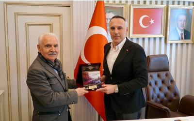 Trabzonlular Derneği Yönetim Kurulu Başkanı Op.Dr.İsmet Kartal ve dernek yönetim kurulu, AK Parti Sakarya İl Başkanı Yunus Tever i ziyaret etti