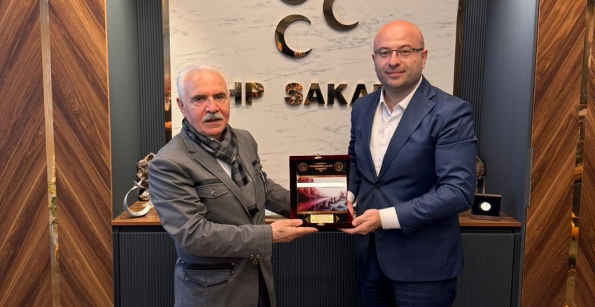 Trabzonlular Derneği Yönetim Kurulu Başkanı Dr.İsmet Kartal ve dernek yönetim kurulu üyeleri, MHP Sakarya İl Başkanı Oğuz Alkaş'ı ziyaret etti.