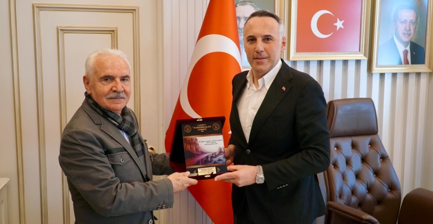 rabzonlular Derneği Yönetim Kurulu Başkanı Op.Dr.İsmet Kartal ve dernek yönetim kurulu, AK Parti Sakarya İl Başkanı Yunus Tever i ziyaret etti