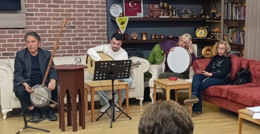 Derneğimiz de “Dostlar Türk Sanat Müziği Korosu” çalışmalara aralıksız devam ediyor.