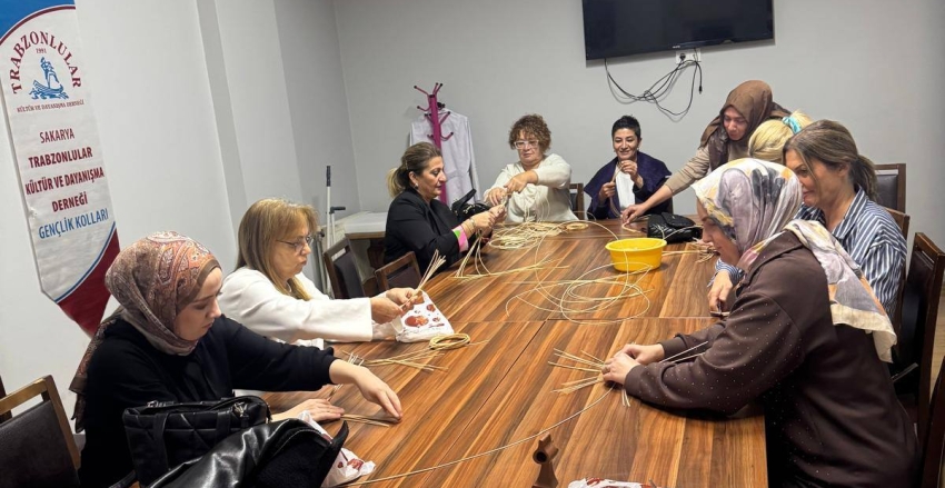 Derneğimiz de Halk Eğitim iş birliğiyle başlatılan sepet örme kursu büyük ilgi gördü.