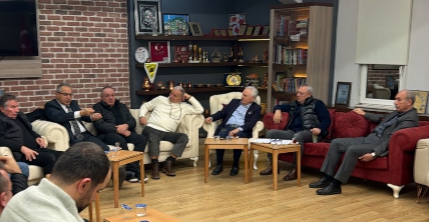 Sakarya Trabzonlular Derneği Yönetim Kurulu, Başkan İsmet Kartal ve başkan yardımcılarının önderliğinde aylık toplantısını gerçekleştirdi. 