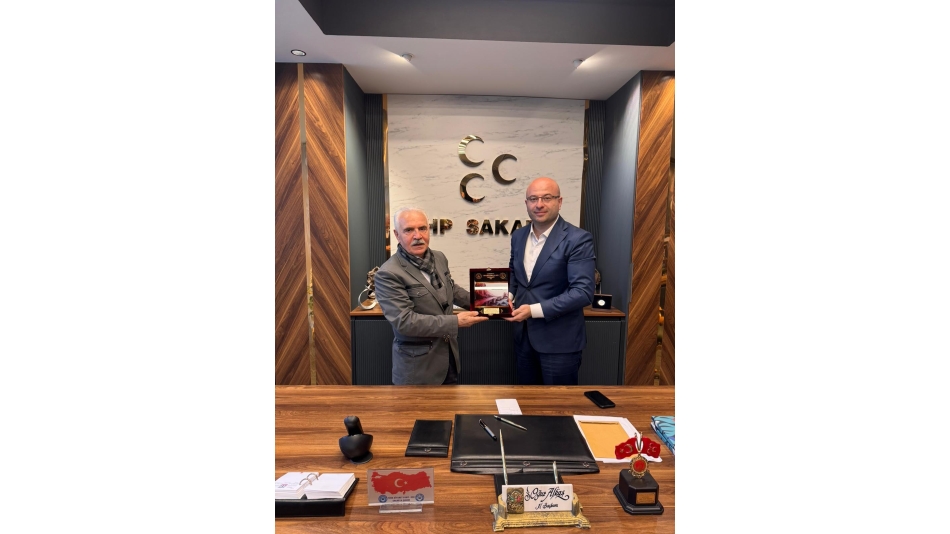 rabzonlular Derneği Yönetim Kurulu Başkanı Dr.İsmet Kartal ve dernek yönetim kurulu üyeleri, Milliyetçi Hareket Partisi (MHP) Sakarya İl Başkanı Oğuz Alkaş'ı ve MHP İl Yönetim Kurulu'nu makamında ziyaret etti.