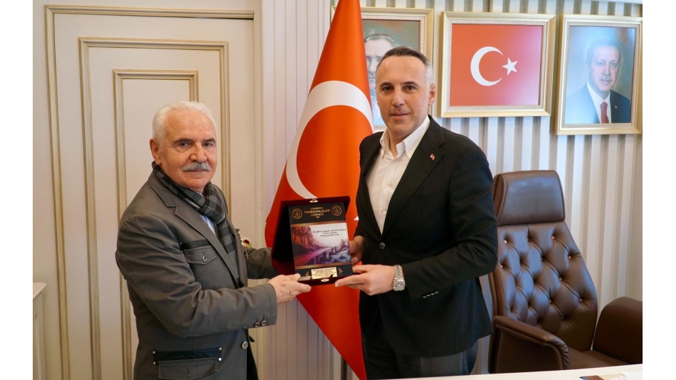 Trabzonlular Derneği Yönetim Kurulu Başkanı Op.Dr.İsmet Kartal ve dernek yönetim kurulu, AK Parti Sakarya İl Başkanı Yunus Tever i ziyaret etti
