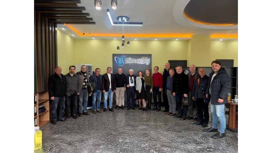 Trabzonlular Derneği yönetim kurulu,kurul üyesi Mehmet Ateş’in açmış olduğu Vatan Diş Kliniği Serdivan Yazlık Mahallesi Şubesinin açılışına katıldı.
