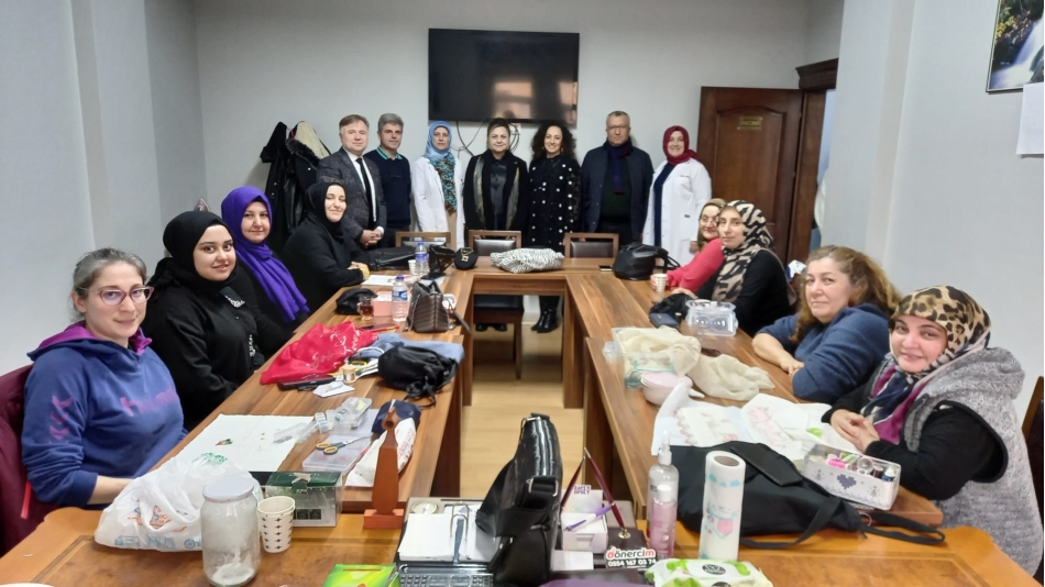 Emel YILMAZ Hocahanım Derneğimizde Çalışmalarını Sürdürüyor.