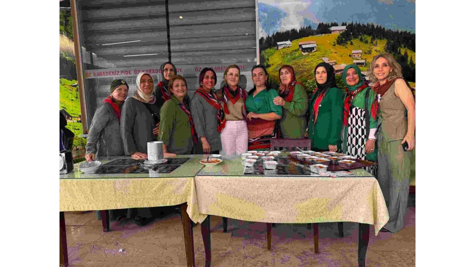 Derneğimiz Kadın Kollarından Aşure İkramı...