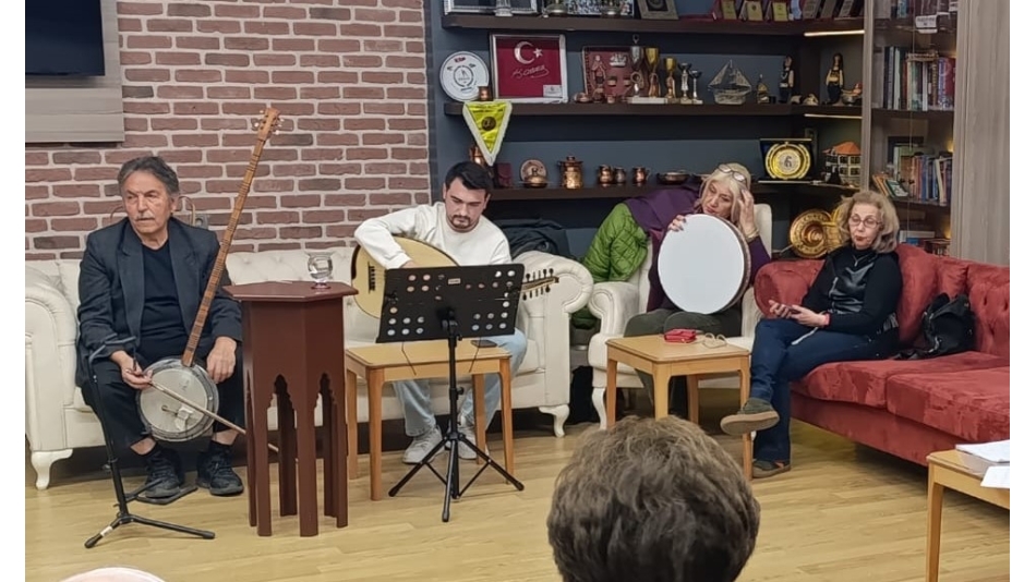 Derneğimiz de “Dostlar Türk Sanat Müziği Korosu” çalışmalara aralıksız devam ediyor. 