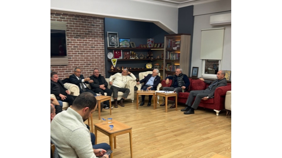 Sakarya Trabzonlular Derneği Yönetim Kurulu, Başkan İsmet Kartal ve başkan yardımcılarının önderliğinde aylık toplantısını gerçekleştirdi