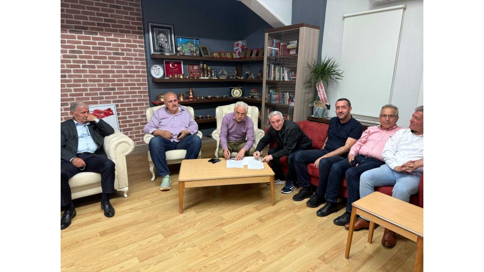 Sakarya Trabzonlular Derneği ile Sakarya Çözüm Özel Öğretim Kursu arasında İş Birliği Protokolü İmzalandı.