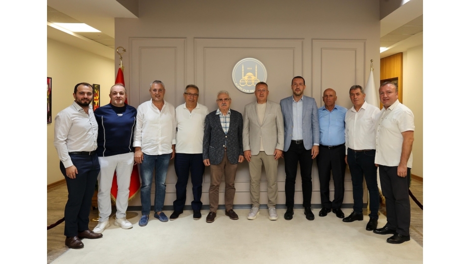 Sakarya Trabzonlular Derneğinden Adazapazarı Belediye Başkanı Mutlu IŞIKSU’ya Ziyaret