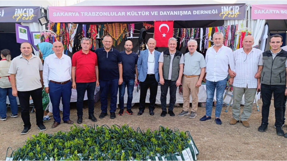  Trabzonlular festivalde fidan dağıtımıyla farkındalık yarattı..